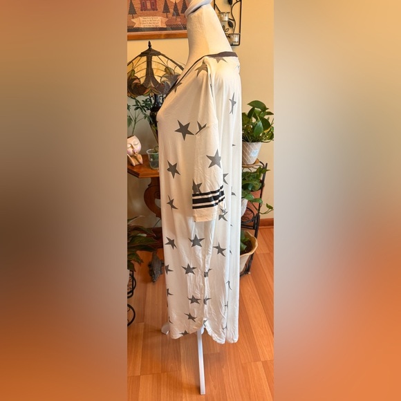 NWOT Women’s XXL Nightgown Sleepwear White W Gray Stars Viscose Polyester - Picture 3 of 11